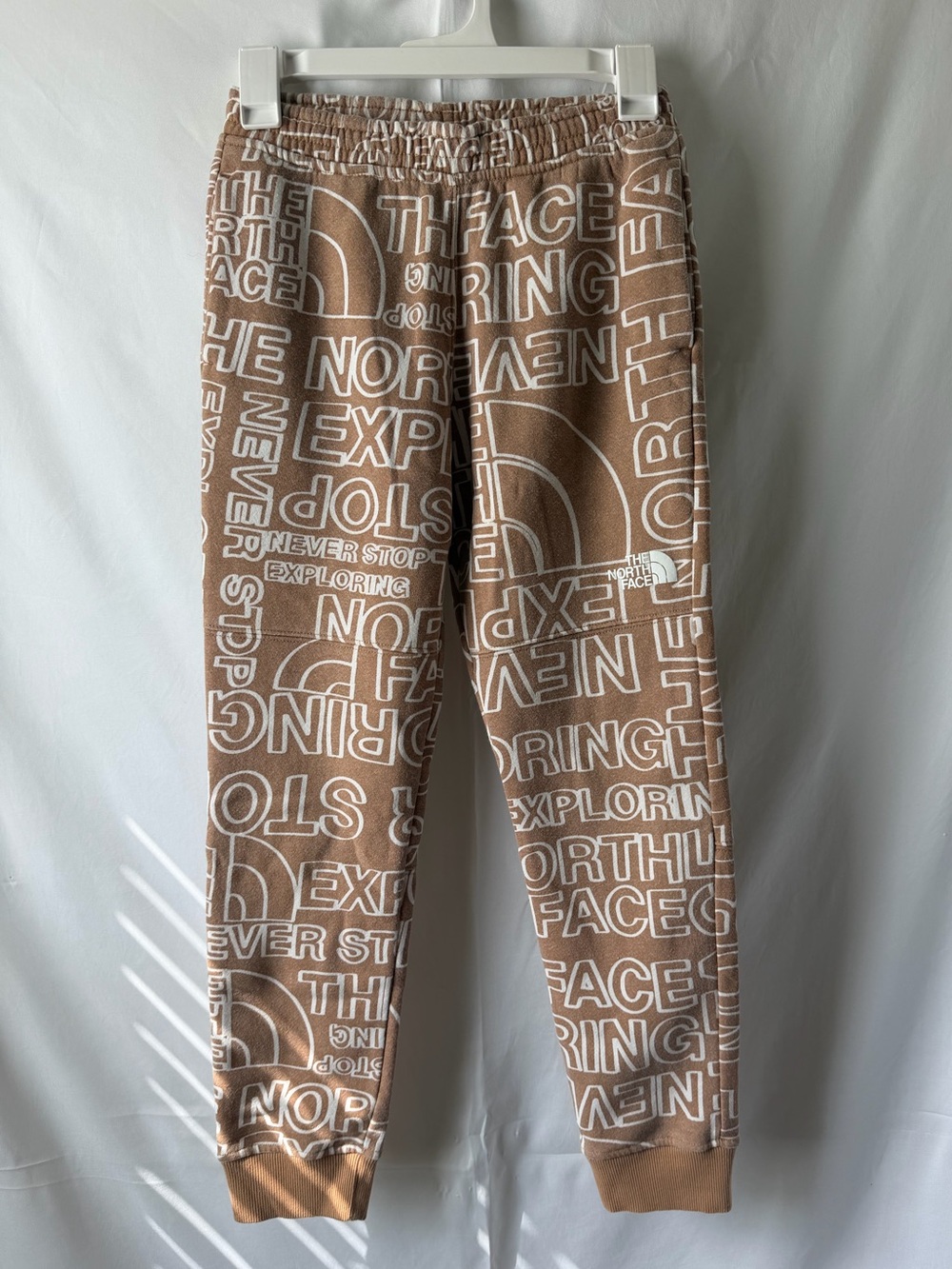 The North Face boys tan graphic fleece joggers sweatpants